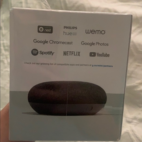 Google Home Mini - Picture 3 of 3